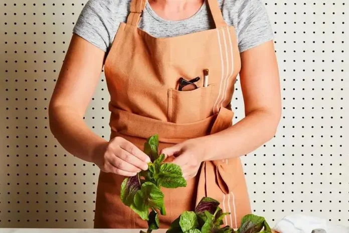 linen aprons with pockets